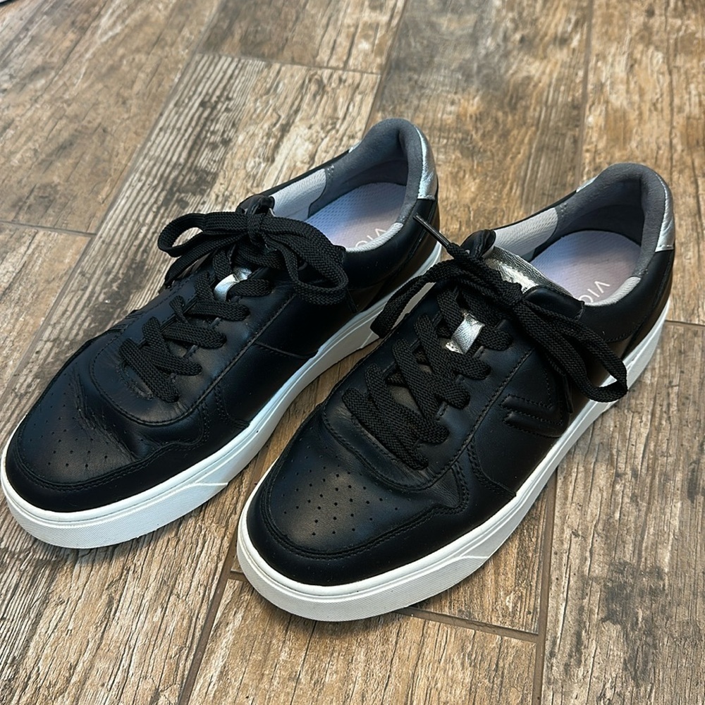 Vionic Kimmie Court Sneaker Womens 10 Black Silver Leather